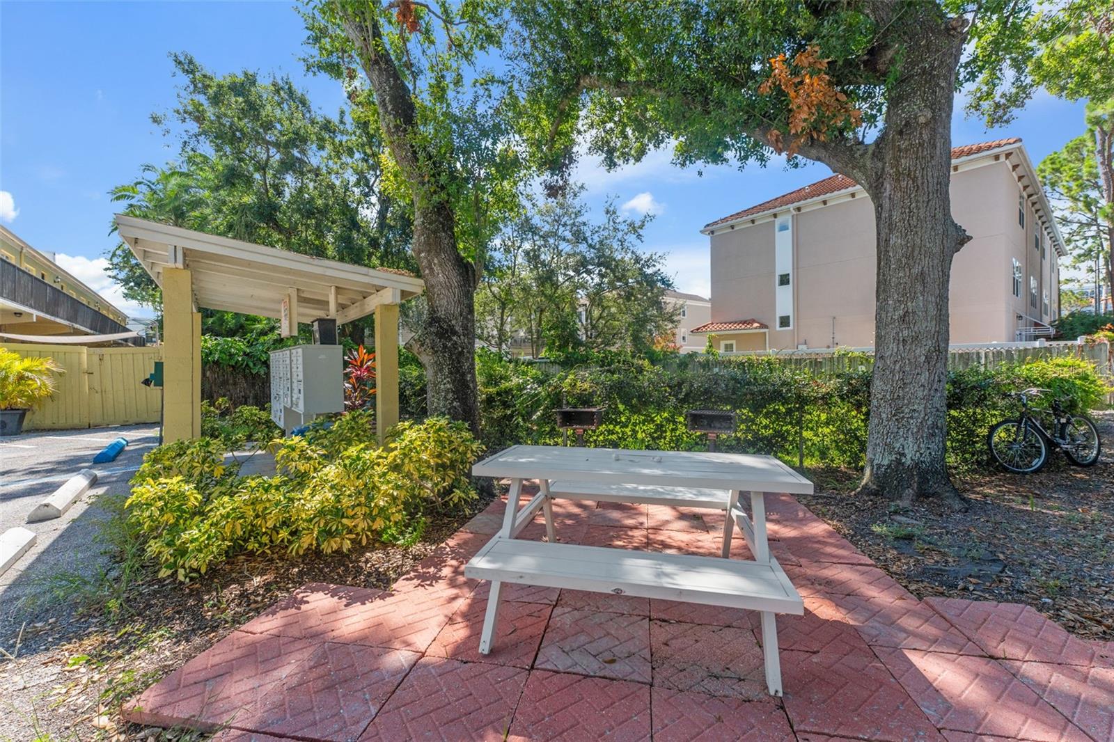 3206 W AZEELE ST #104, TAMPA, FL, 33609