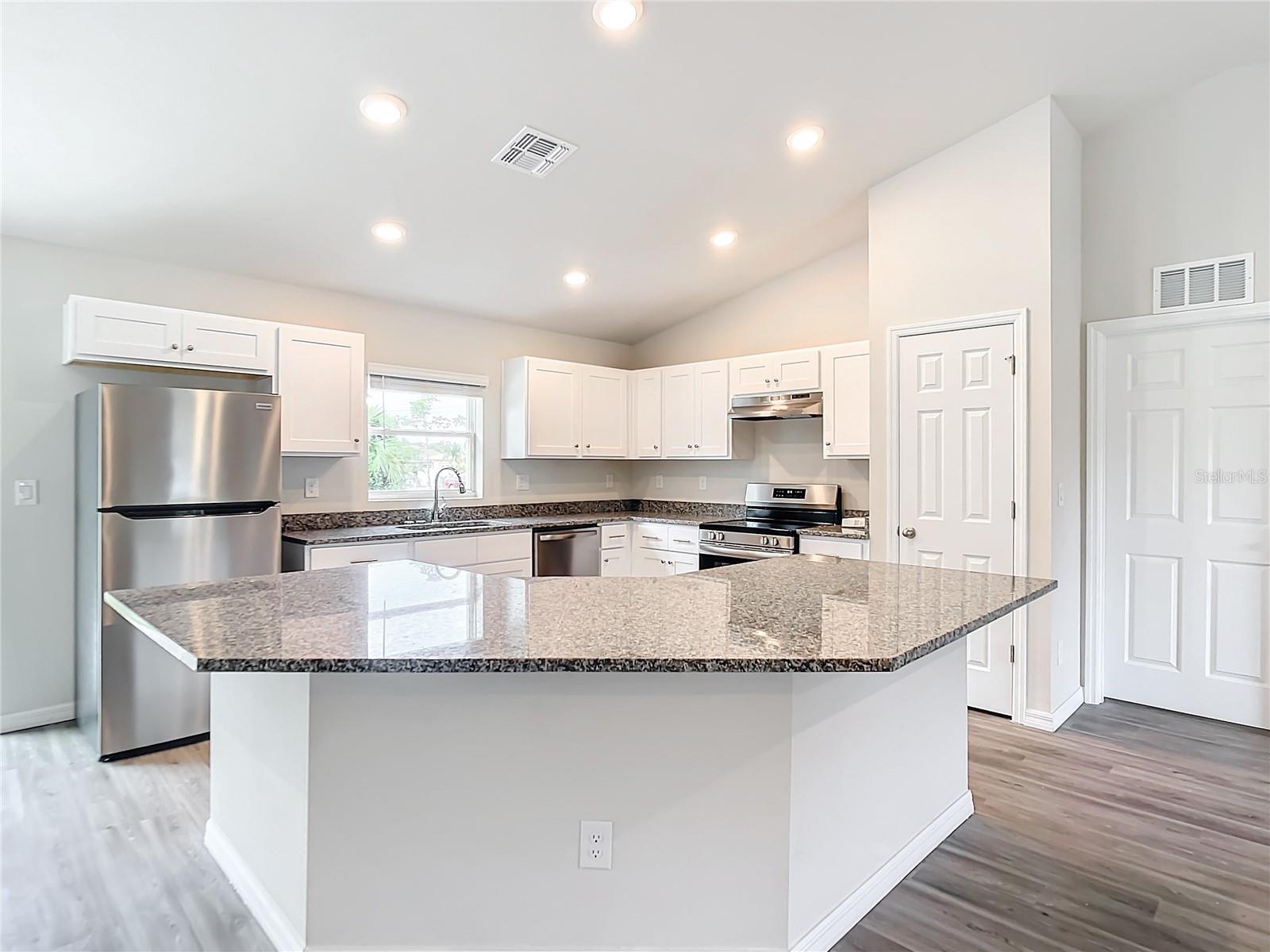 1193 NW VICTORIA AVE, PORT CHARLOTTE, FL, 33948