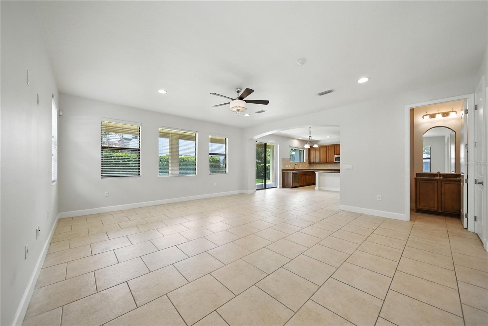 8209 DUNHAM STATION DR, TAMPA, FL, 33647