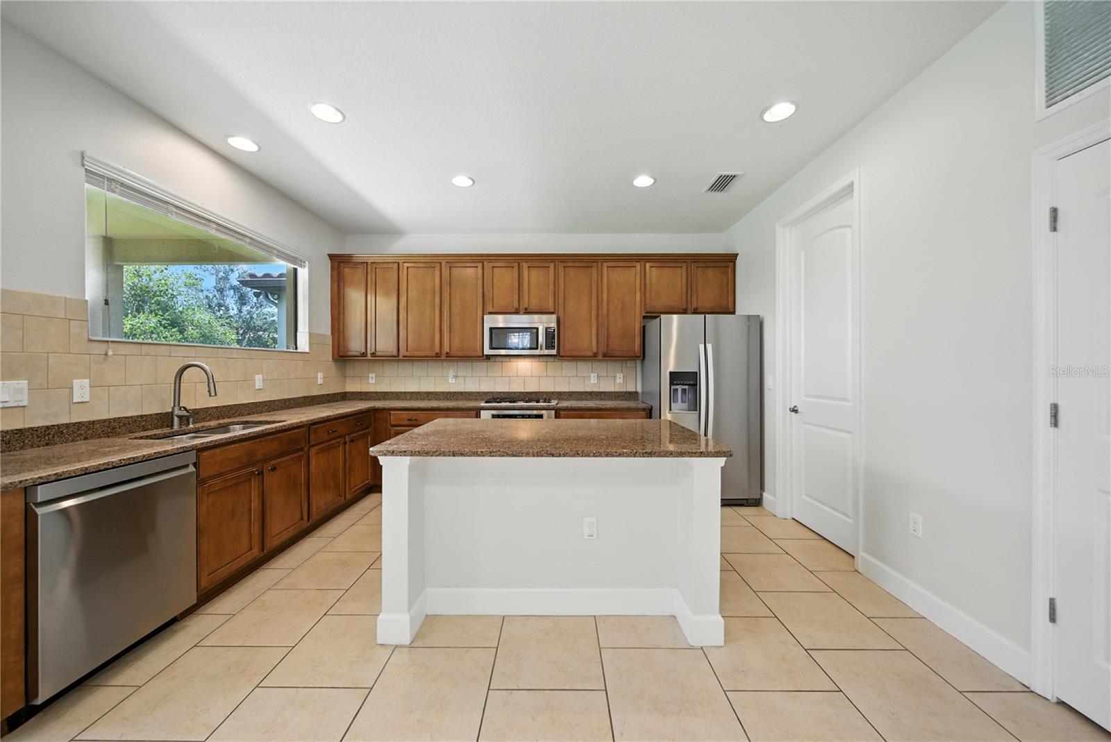 8209 DUNHAM STATION DR, TAMPA, FL, 33647