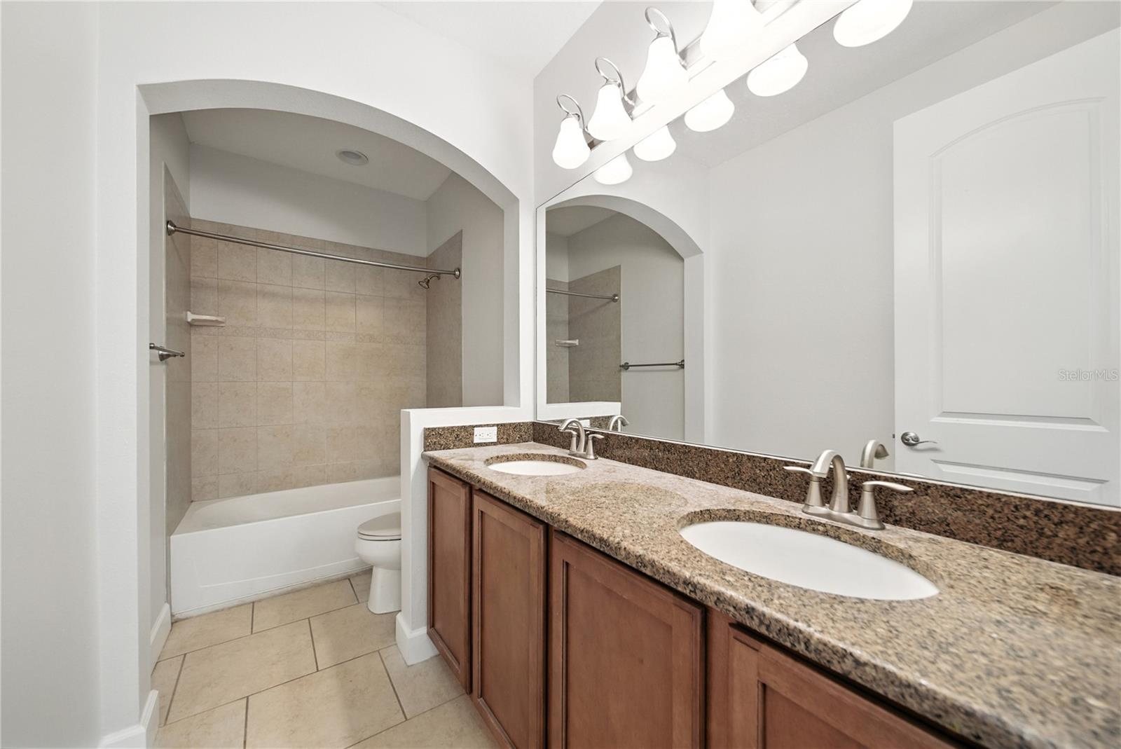 8209 DUNHAM STATION DR, TAMPA, FL, 33647