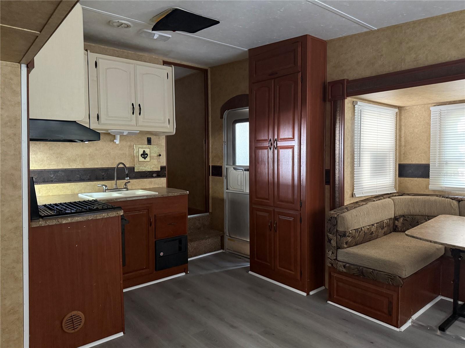 O6336764 Property Photo