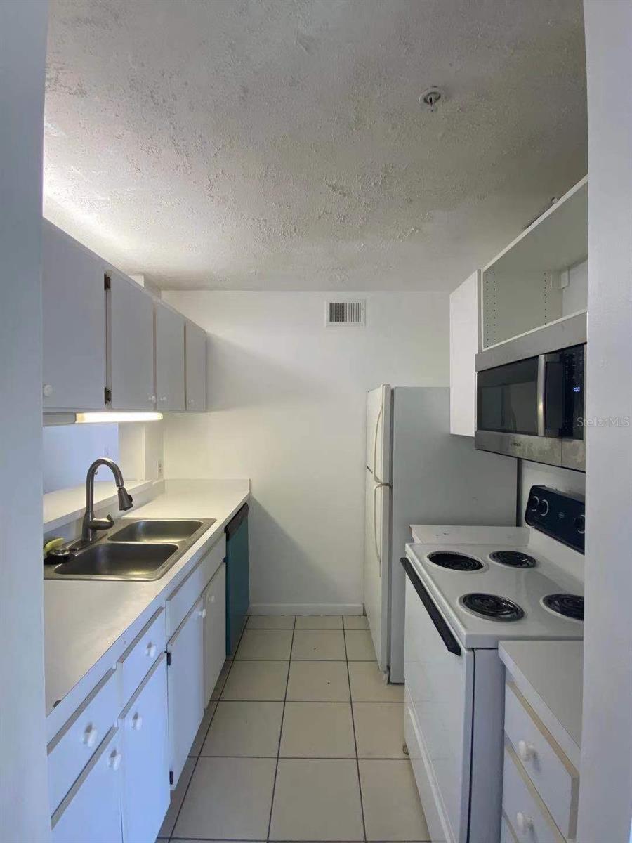 3921 SW 34TH ST #208, GAINESVILLE, FL, 32608