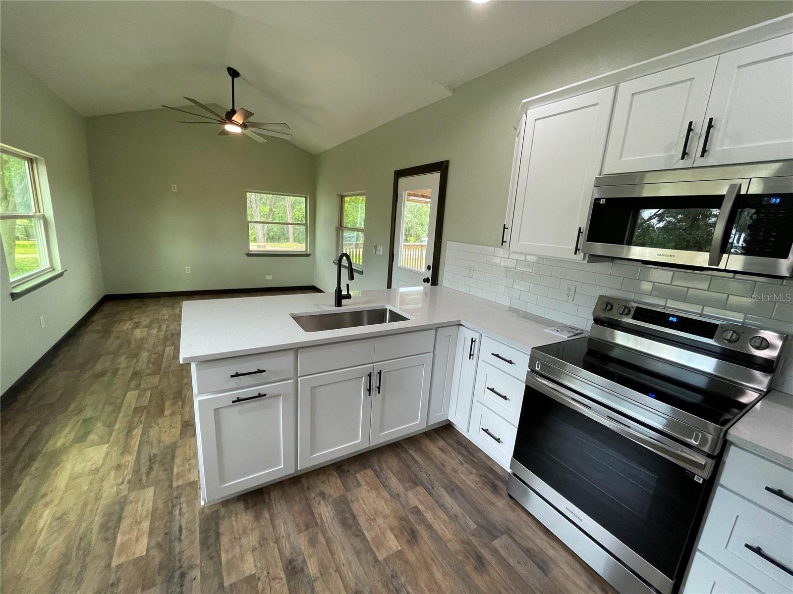 31528 TYNDALL RD, WESLEY CHAPEL, FL, 33545