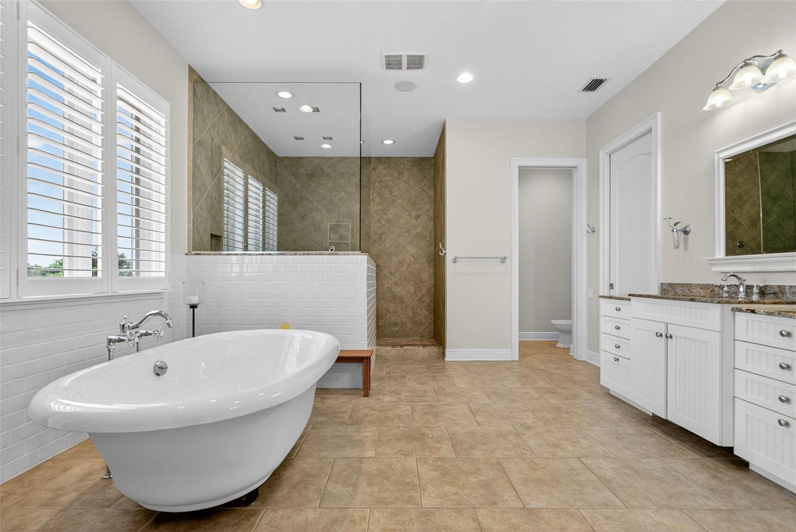 A4662402 Property Photo