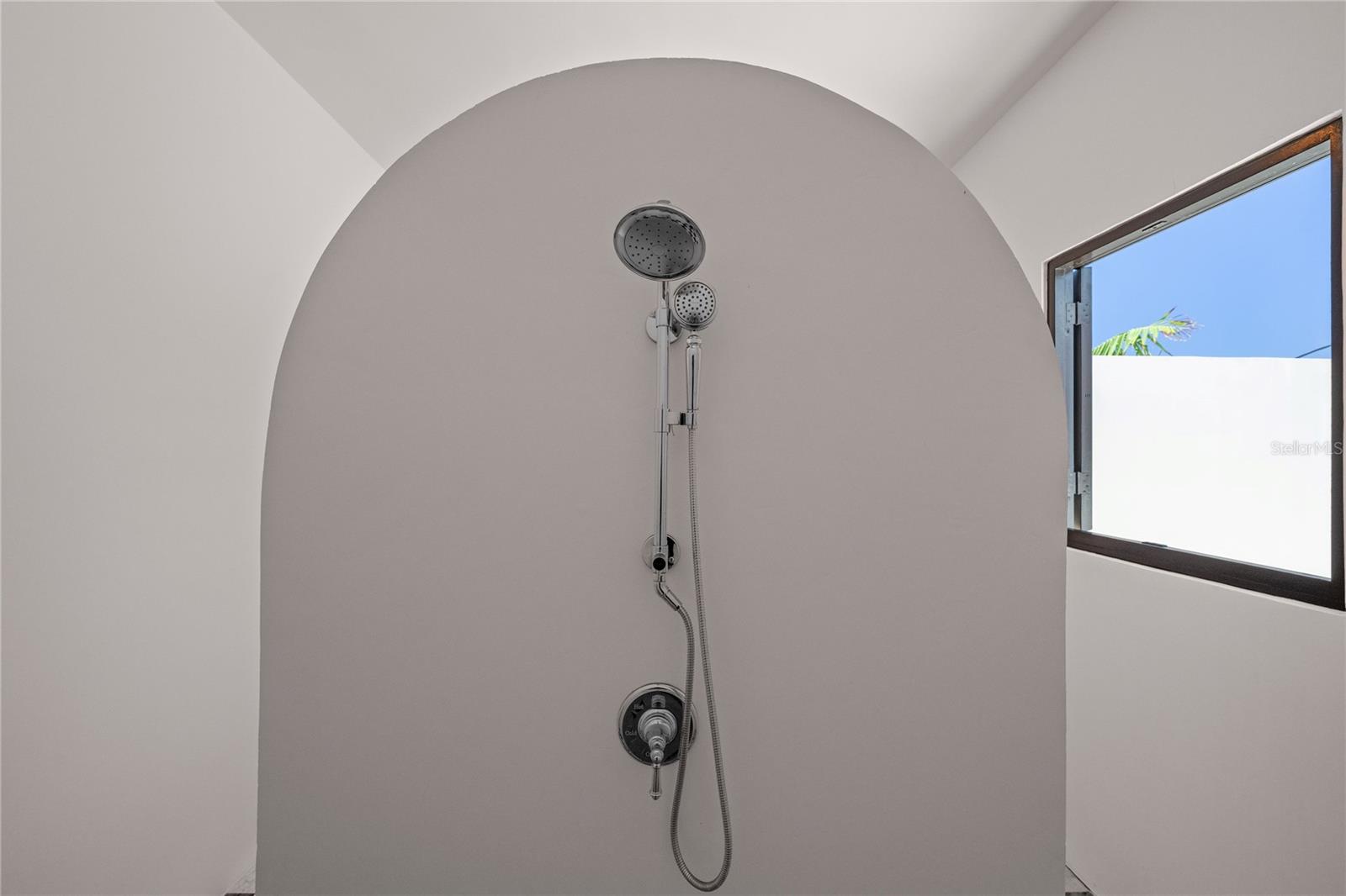 PR9115557 Property Photo