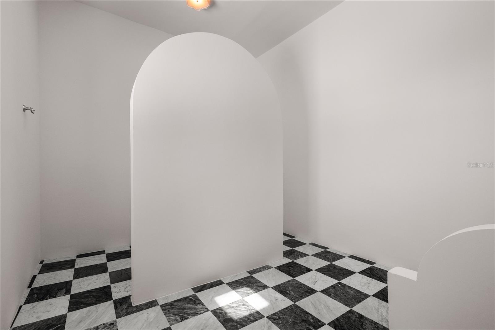 PR9115557 Property Photo