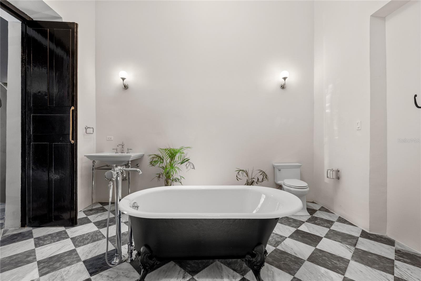 PR9115557 Property Photo