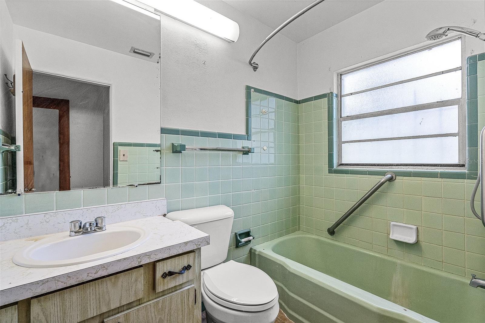 O6337044 Property Photo