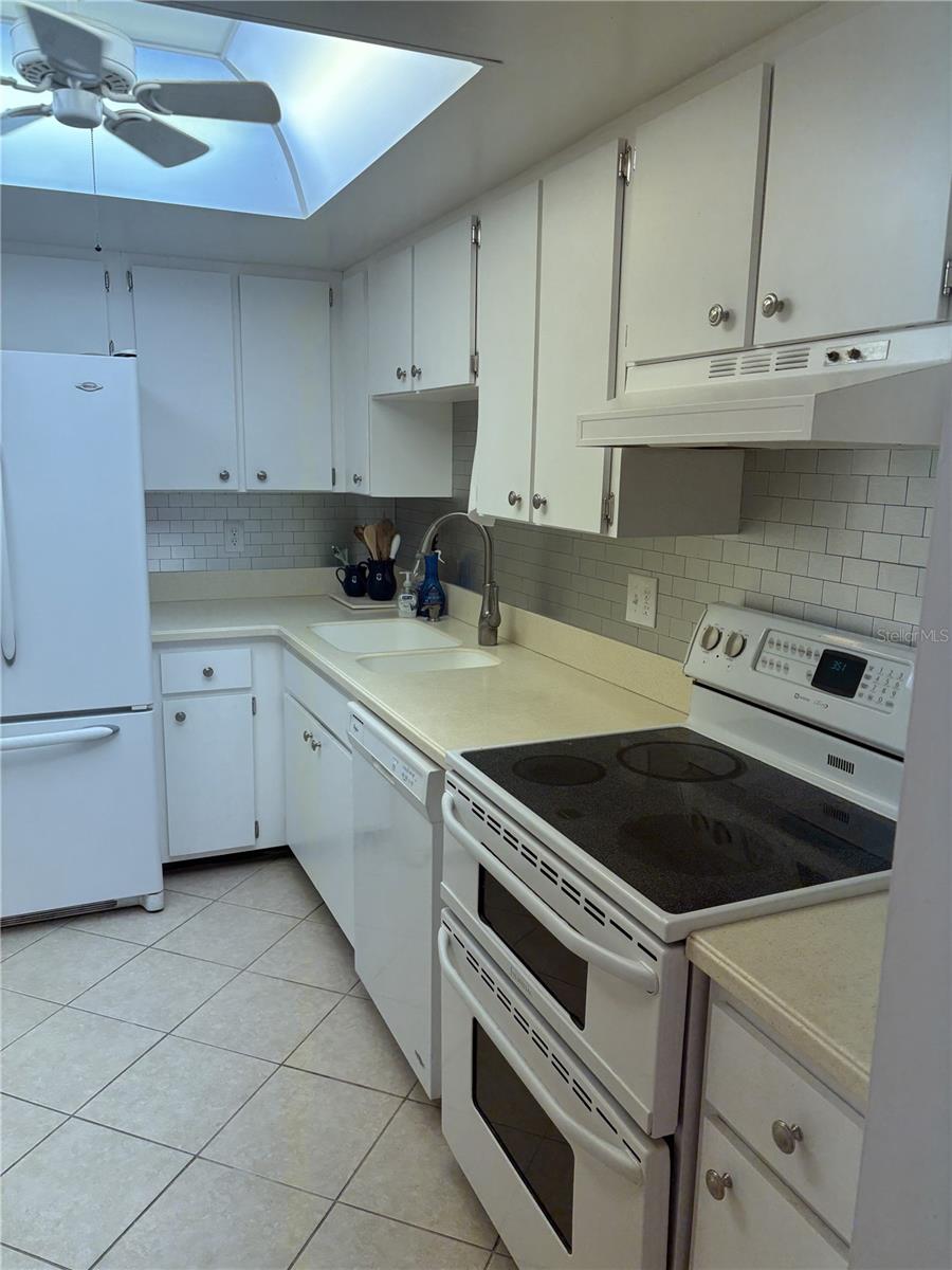 TB8419001 Property Photo