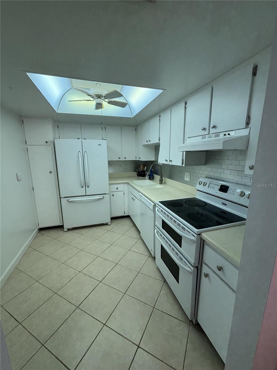 TB8419001 Property Photo