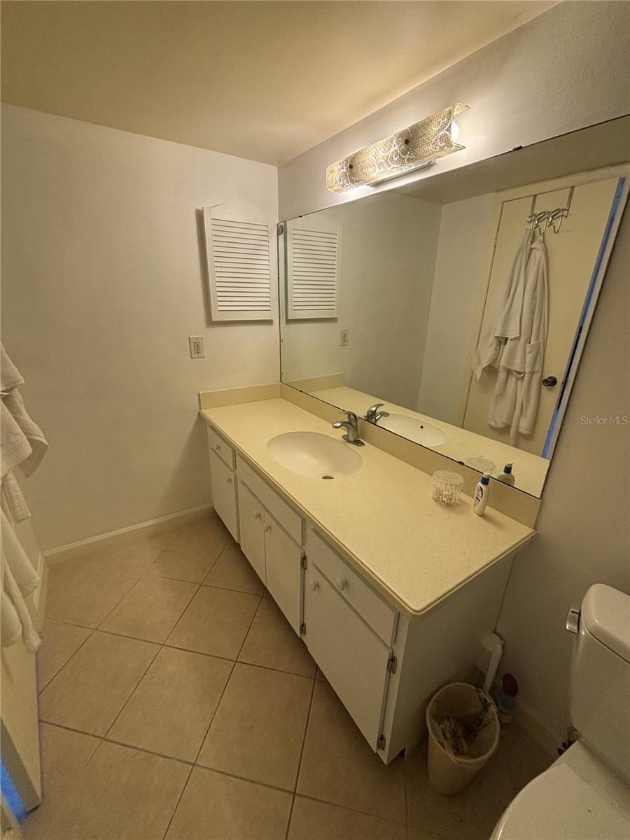 TB8419001 Property Photo