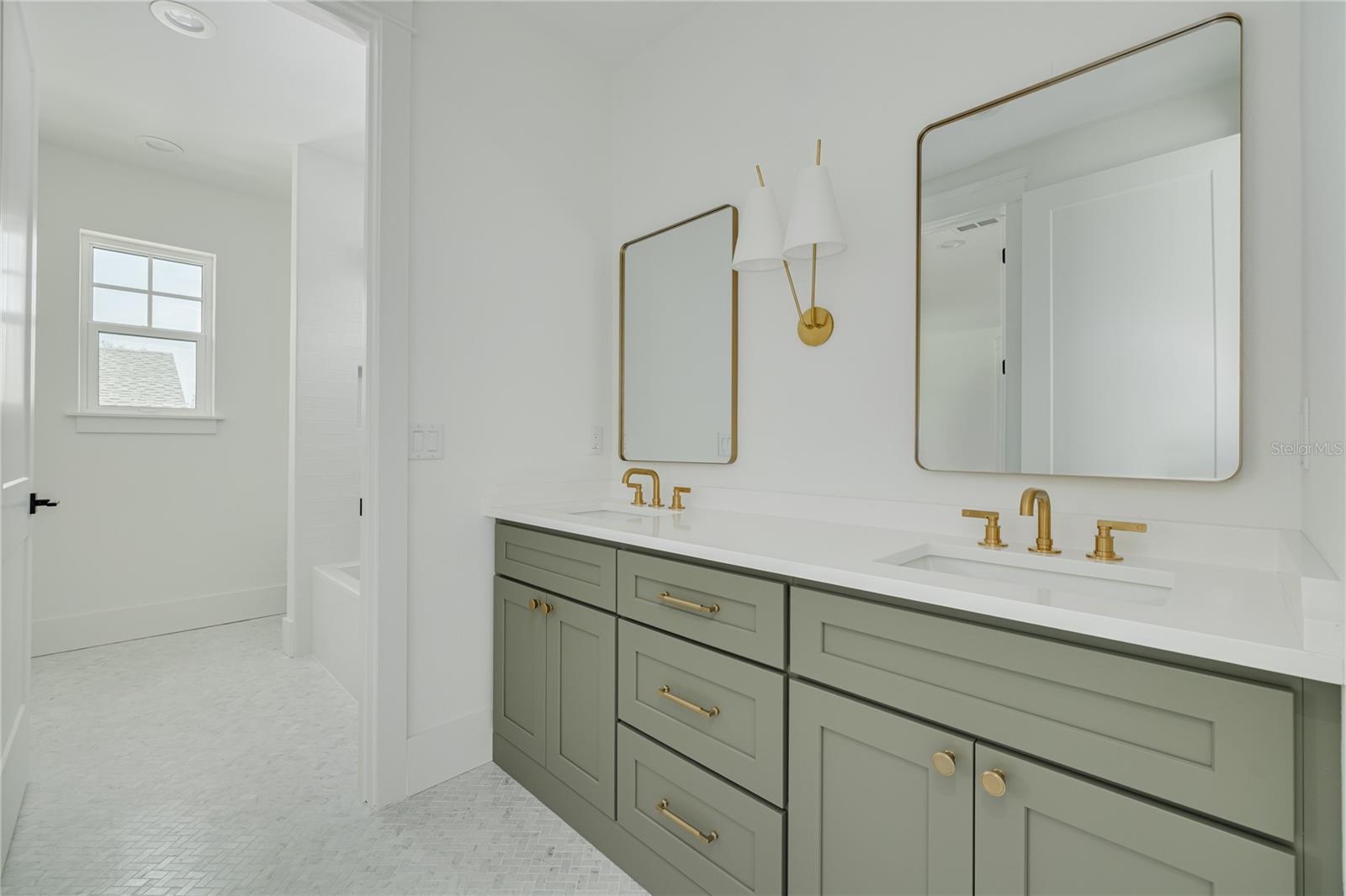 2nd Level Jack-n-Jill Bath