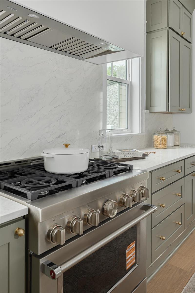 Deluxe Chef's Kitchen