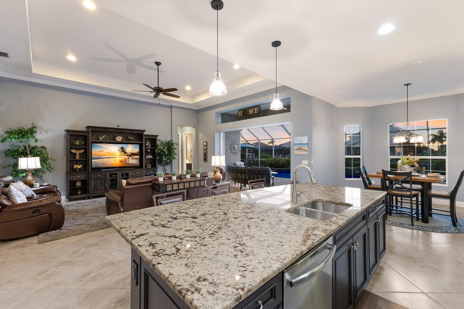 576 FORE DR, BRADENTON, FL, 34208