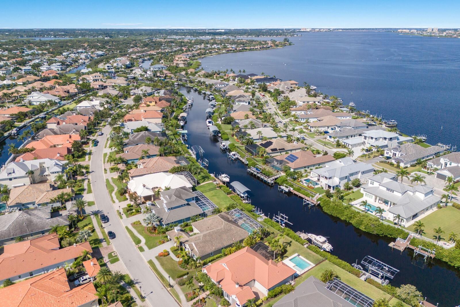 576 FORE DR, BRADENTON, FL, 34208