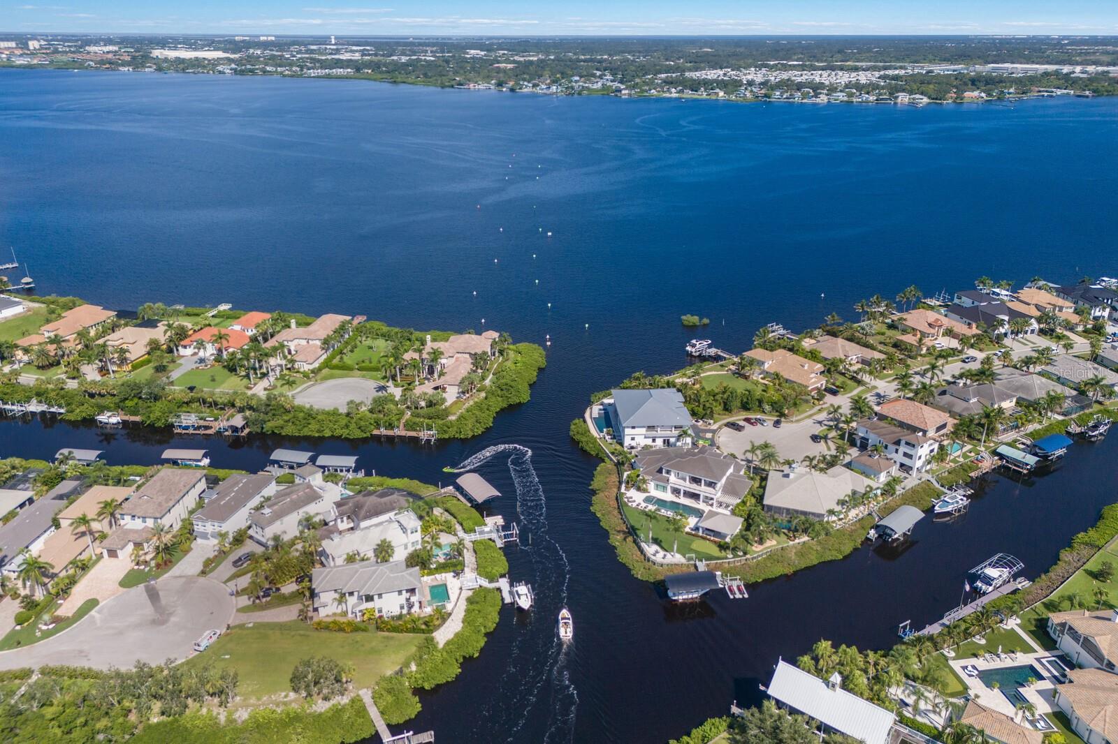 576 FORE DR, BRADENTON, FL, 34208