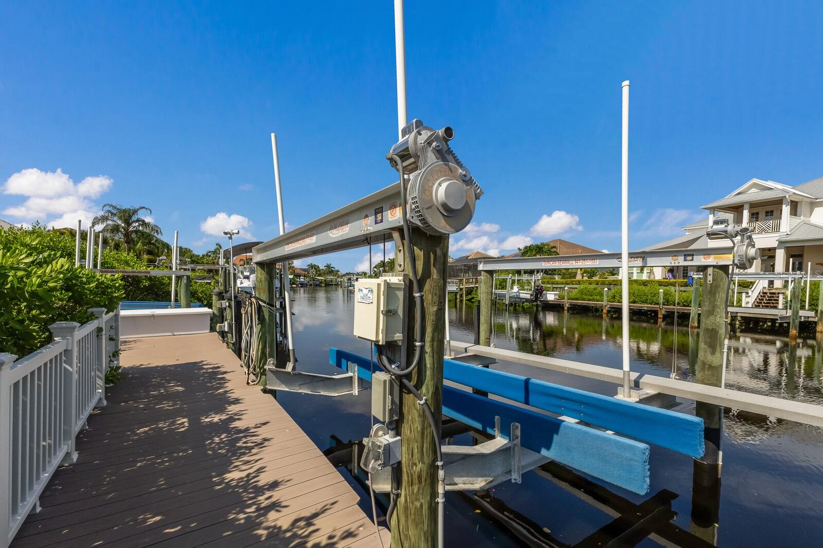 576 FORE DR, BRADENTON, FL, 34208