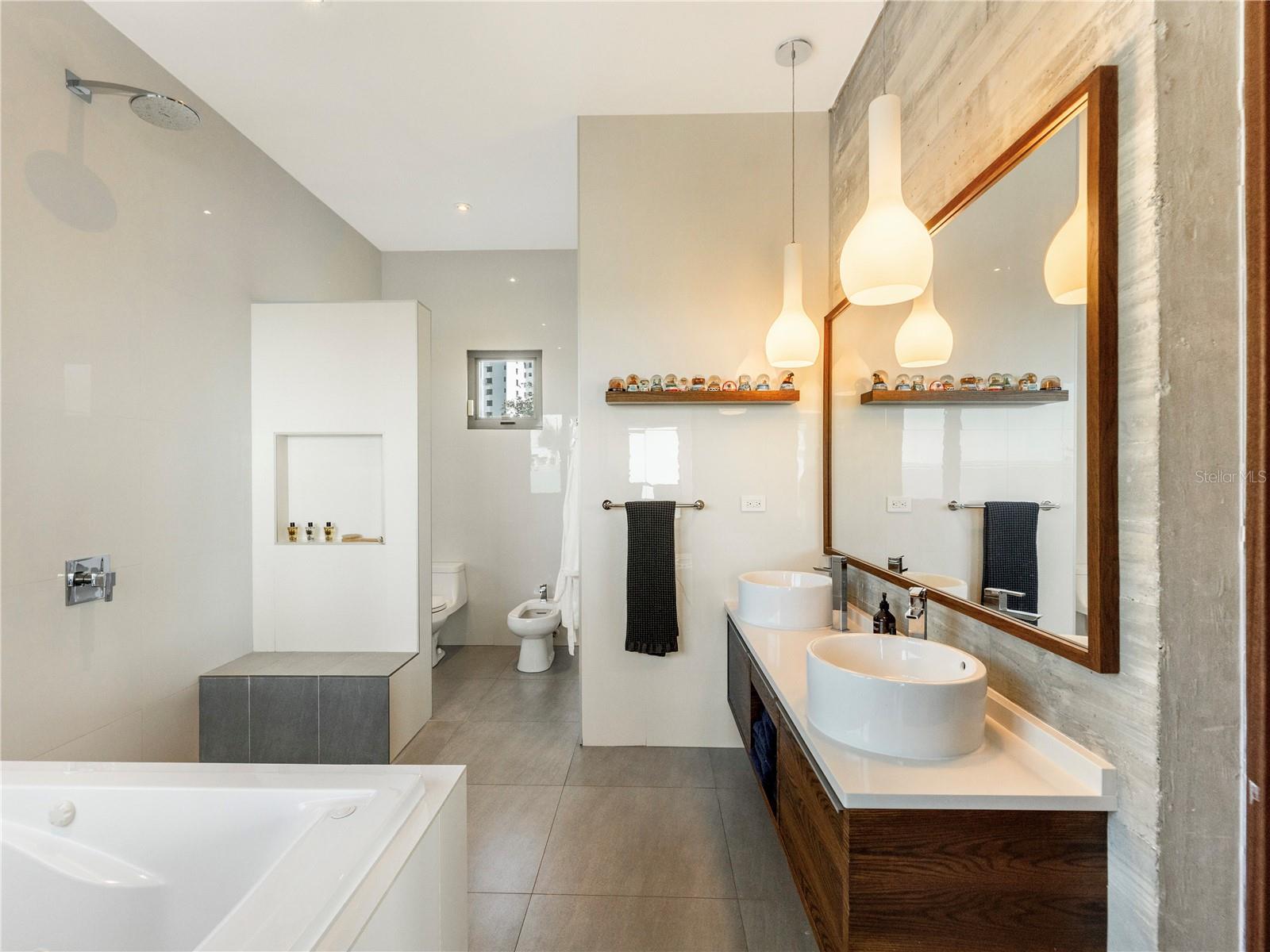 PR9115572 Property Photo