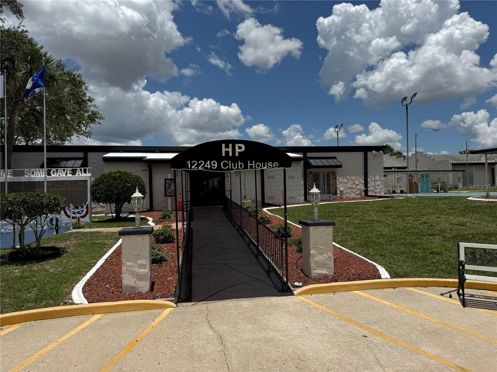 W7878299 Property Photo