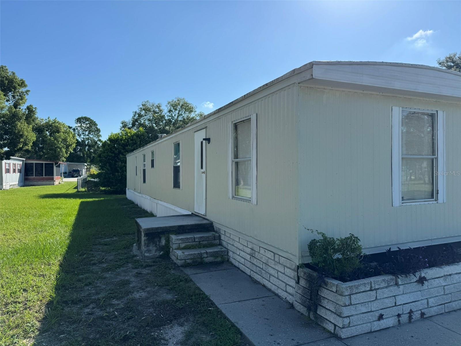 W7878299 Property Photo