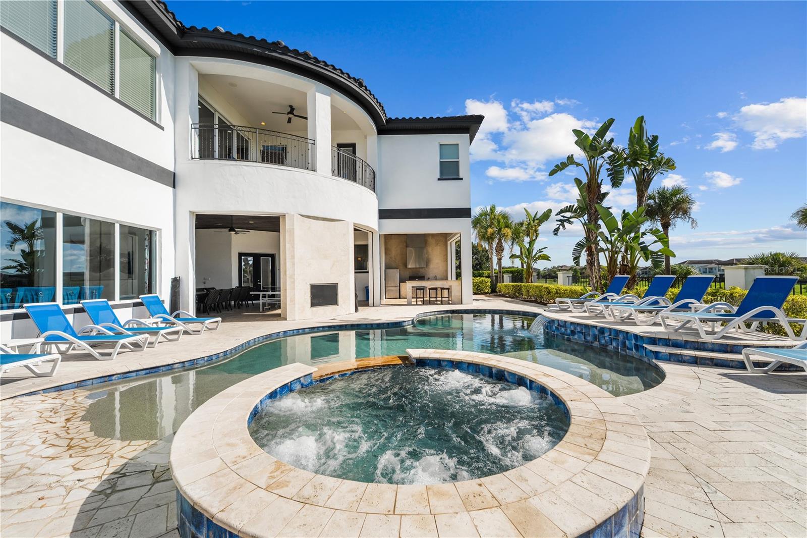 O6337382 Property Photo