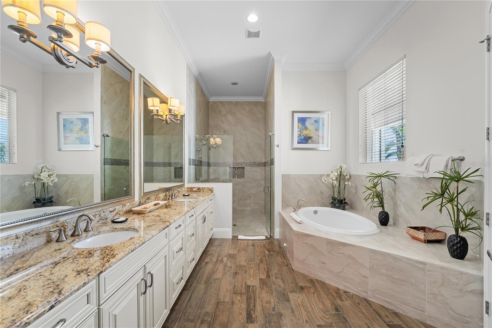 O6337382 Property Photo