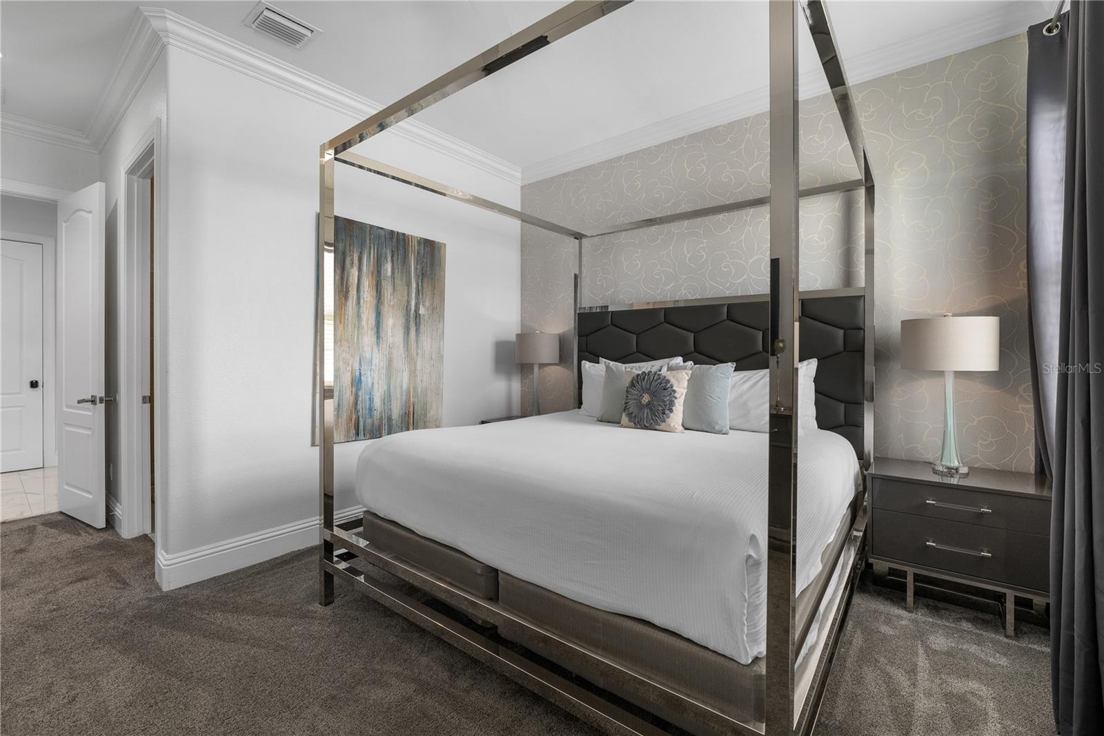 O6337382 Property Photo