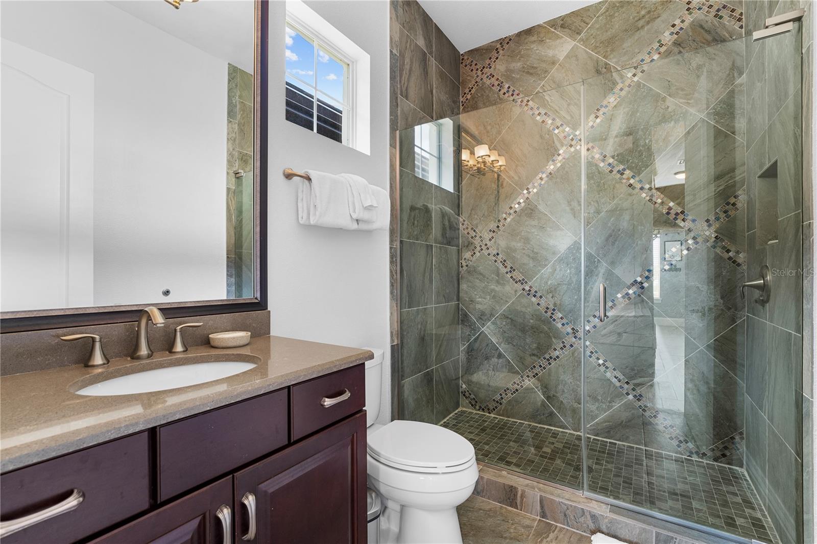 O6337382 Property Photo