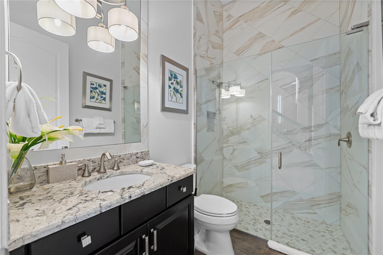 O6337382 Property Photo