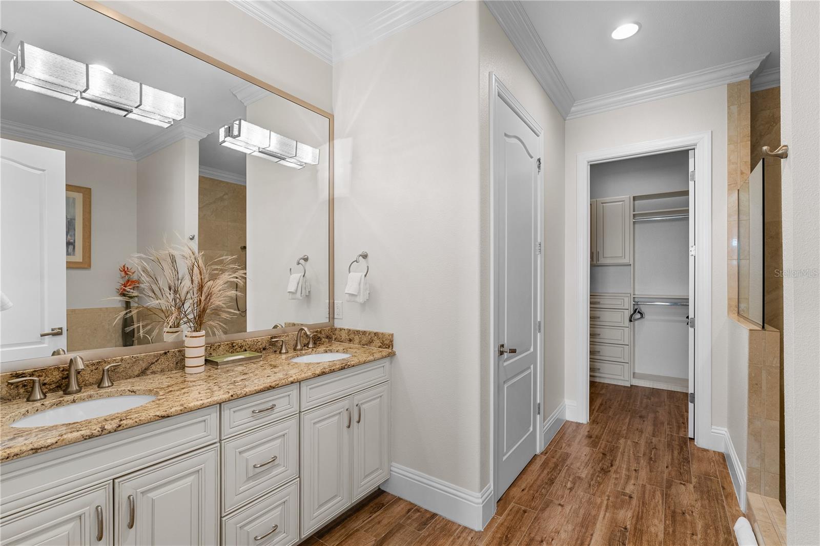 O6337382 Property Photo