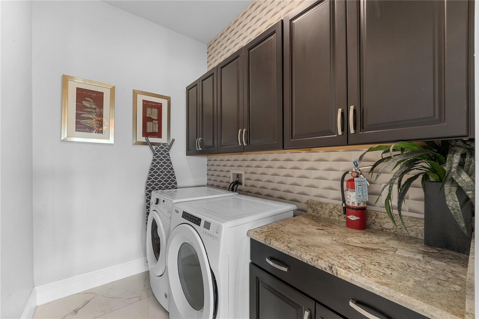 O6337382 Property Photo