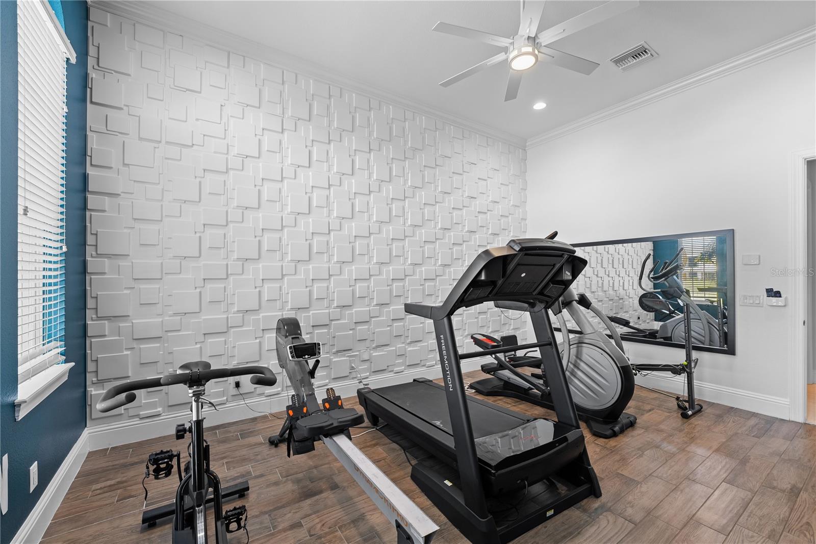 O6337382 Property Photo