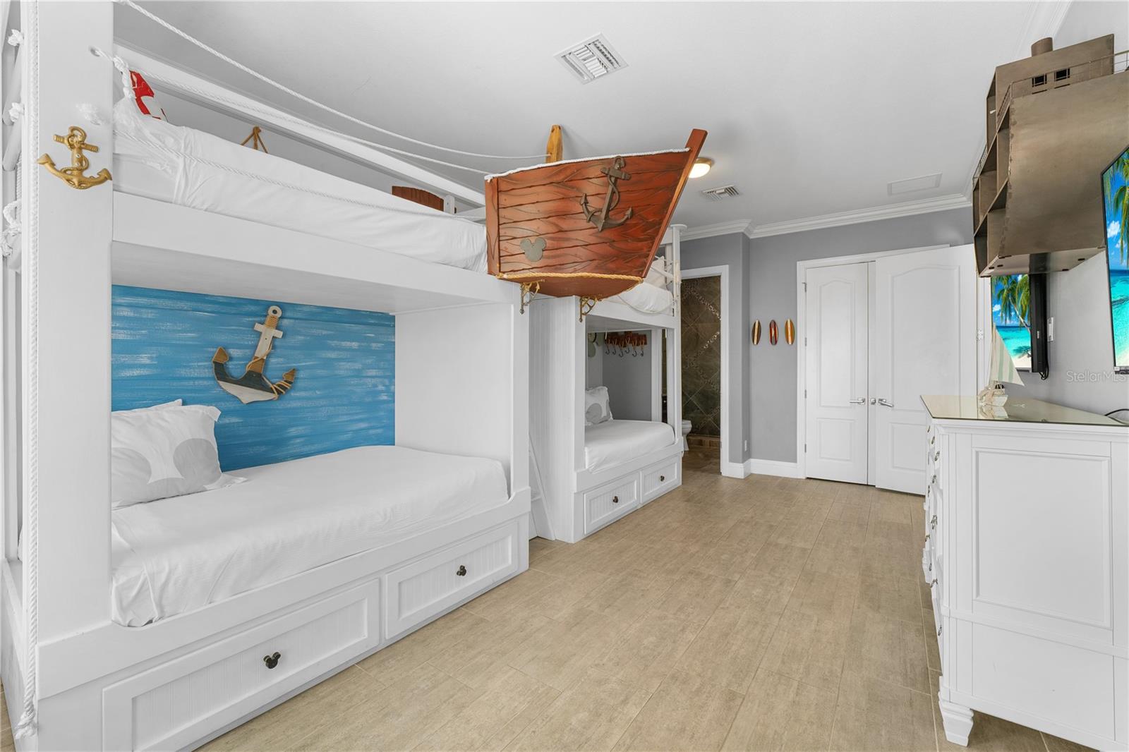 O6337382 Property Photo