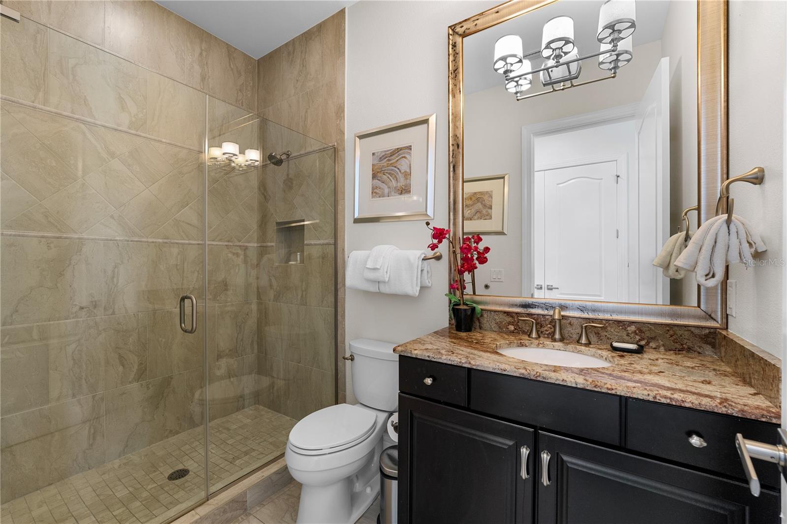 O6337382 Property Photo