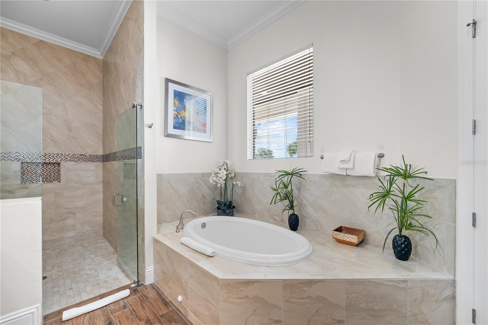 O6337382 Property Photo