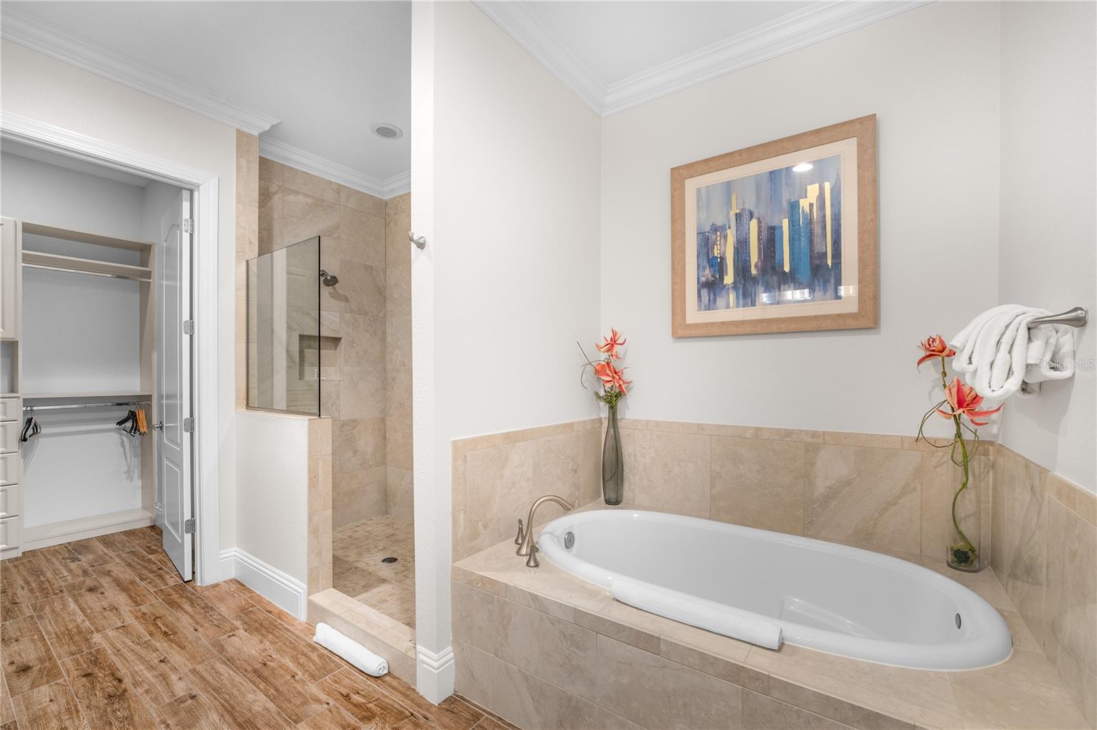 O6337382 Property Photo