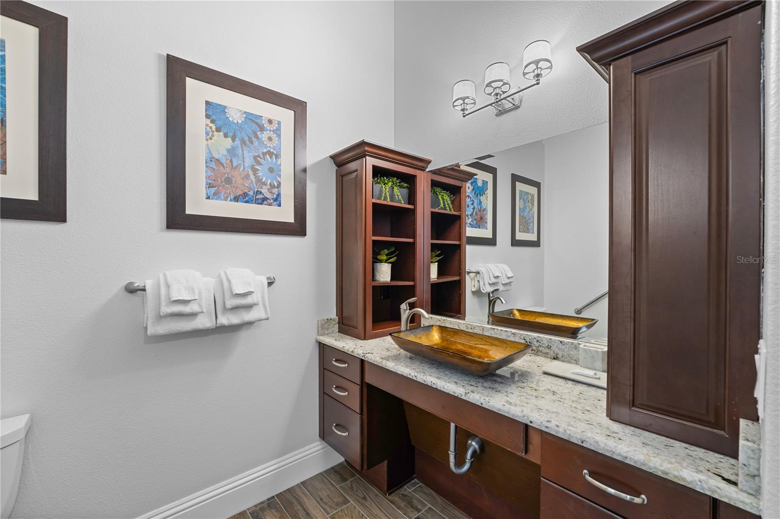 O6337382 Property Photo