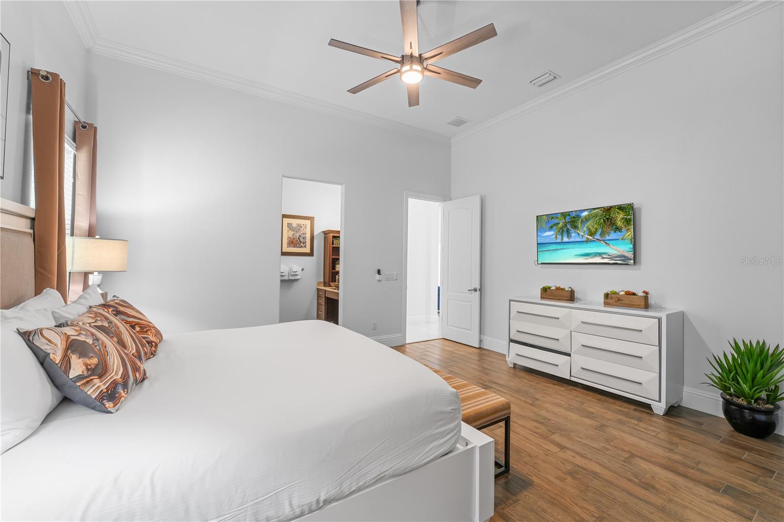 O6337382 Property Photo