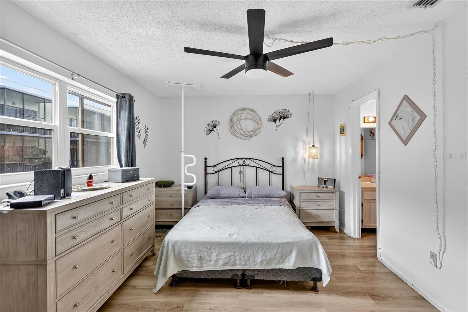 TB8419530 Property Photo