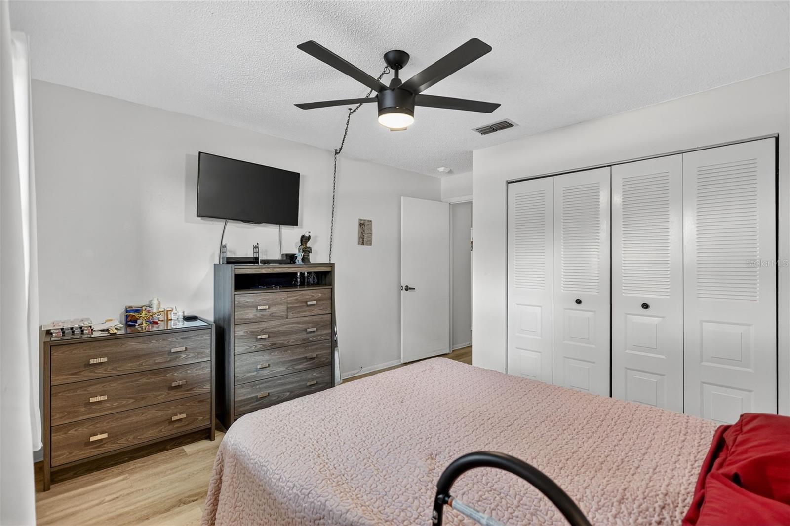 TB8419530 Property Photo