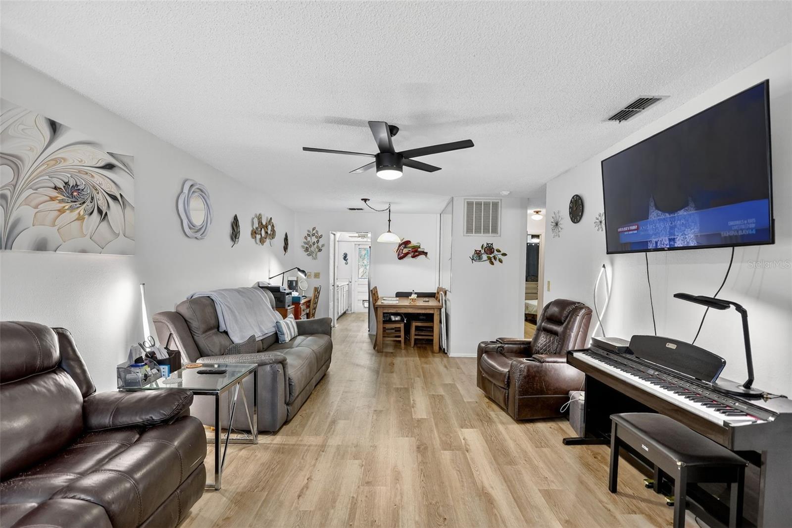 TB8419530 Property Photo