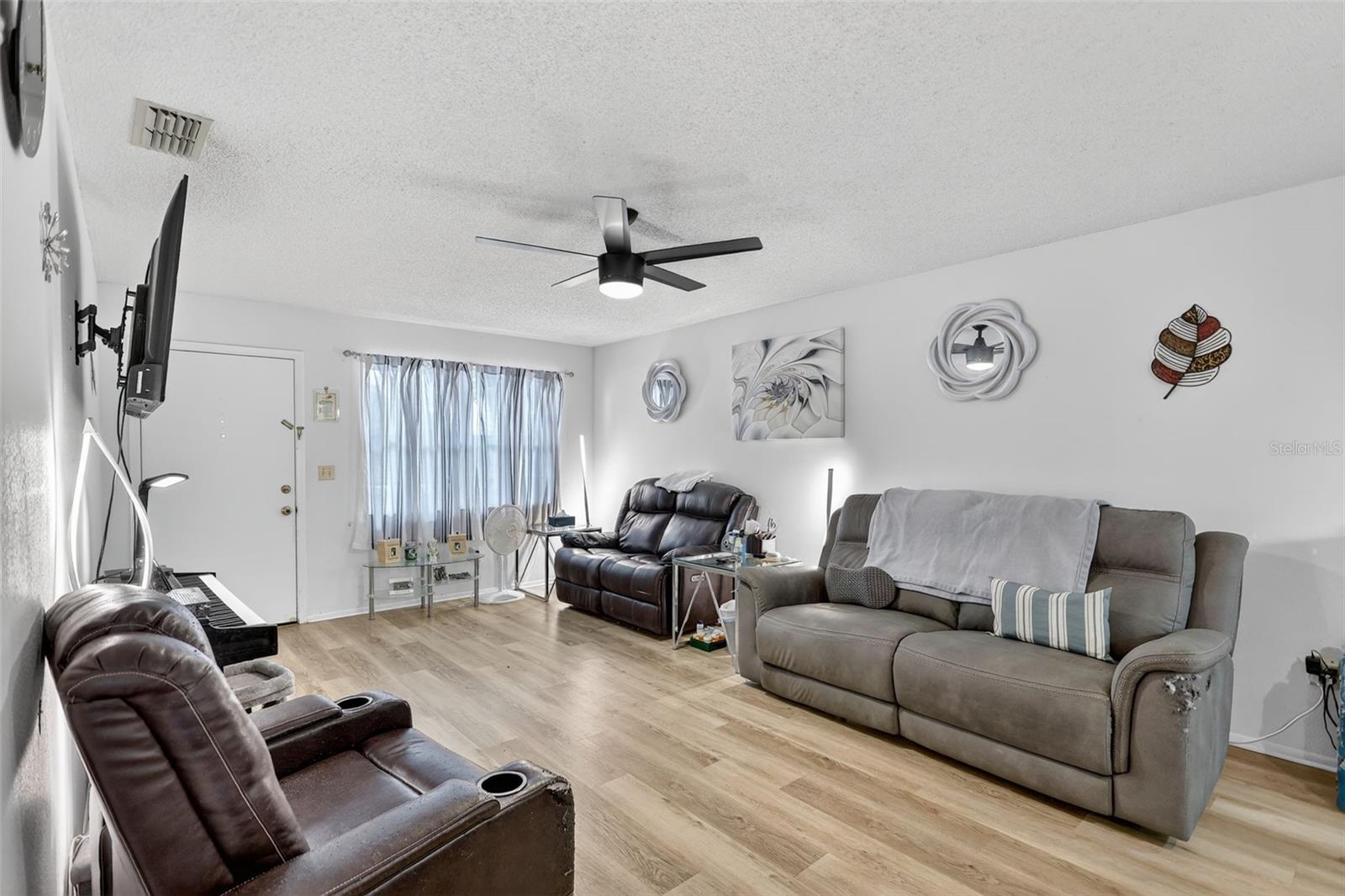 TB8419530 Property Photo