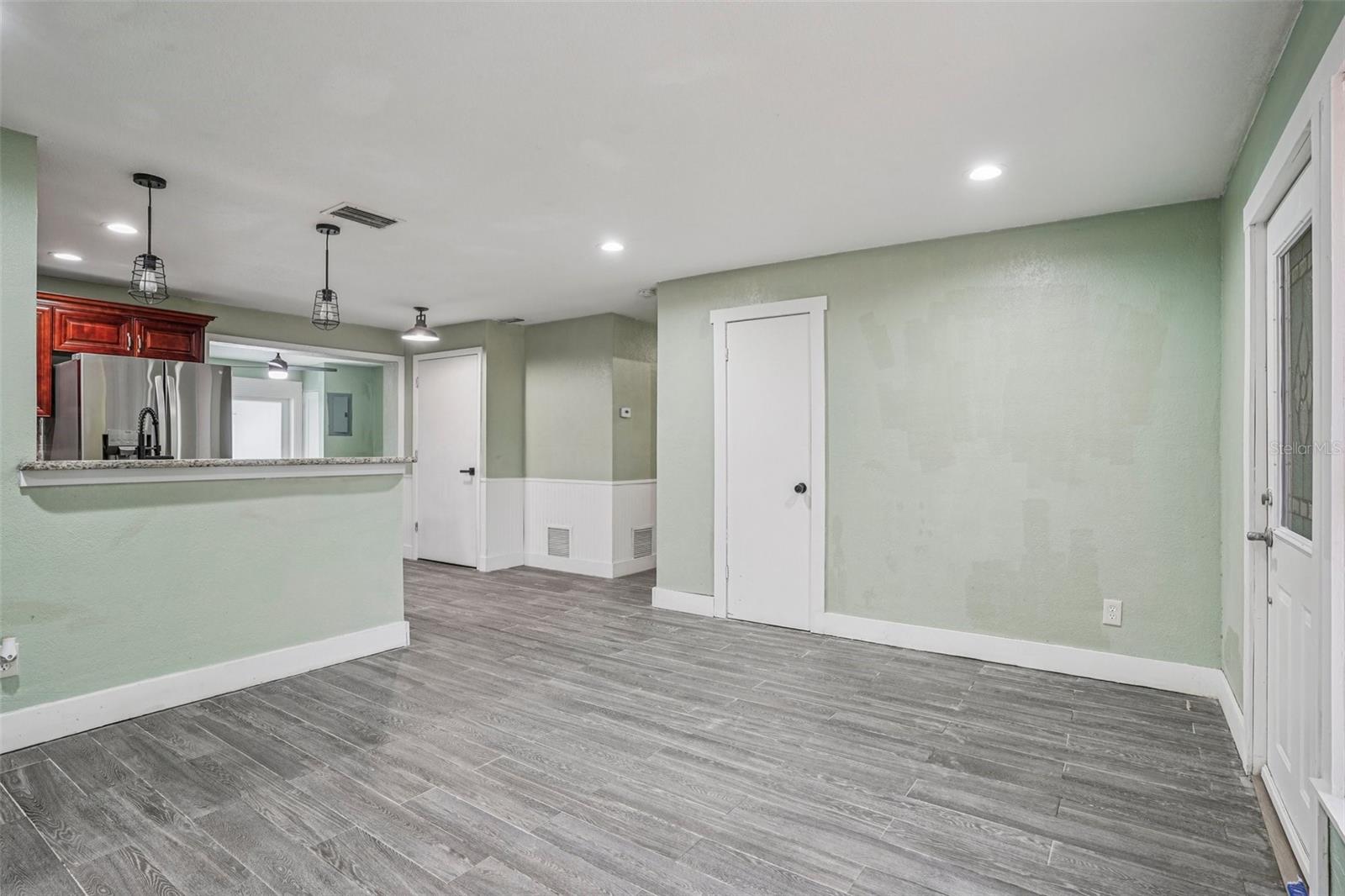 221 N DEVON AVE, WINTER SPRINGS, FL, 32708