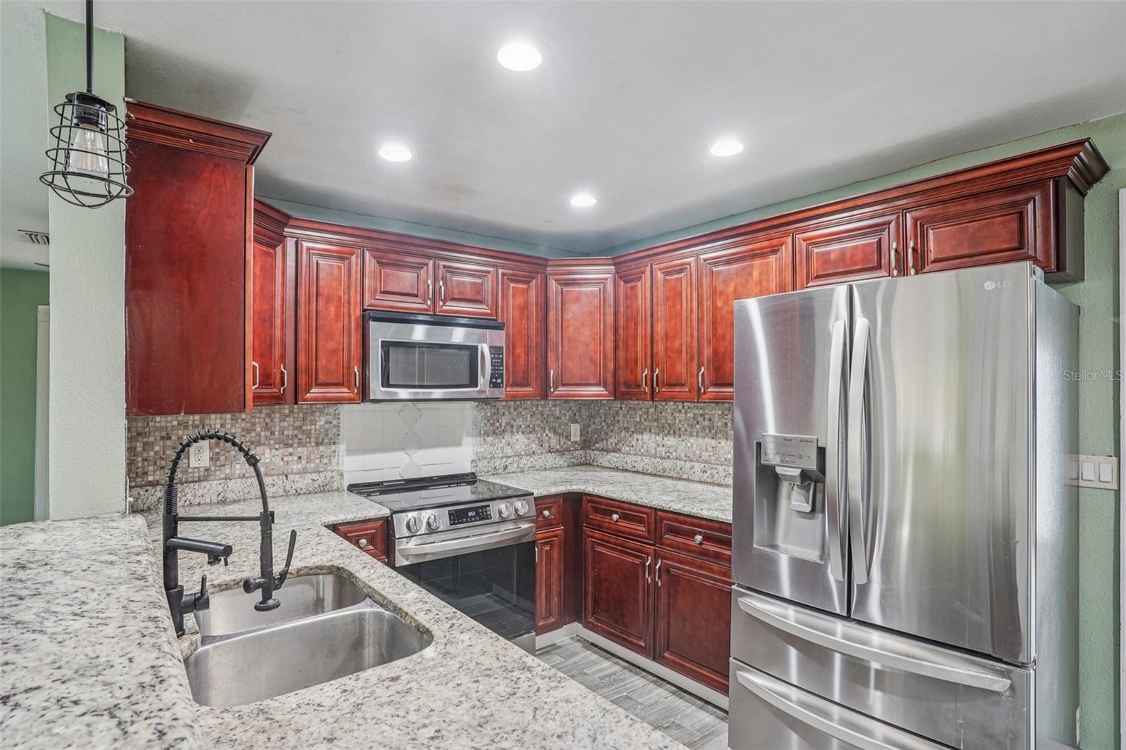 221 N DEVON AVE, WINTER SPRINGS, FL, 32708