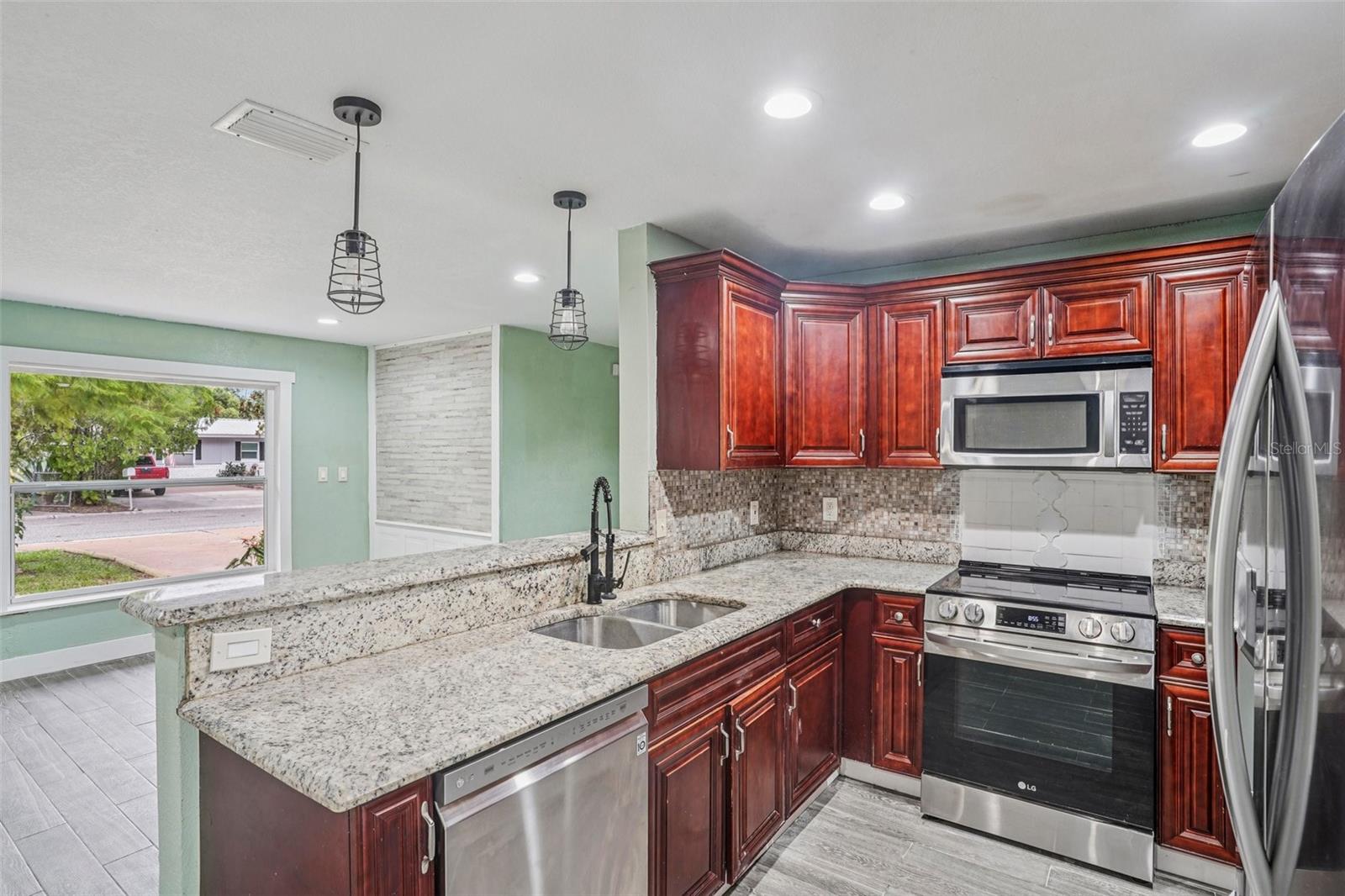 221 N DEVON AVE, WINTER SPRINGS, FL, 32708