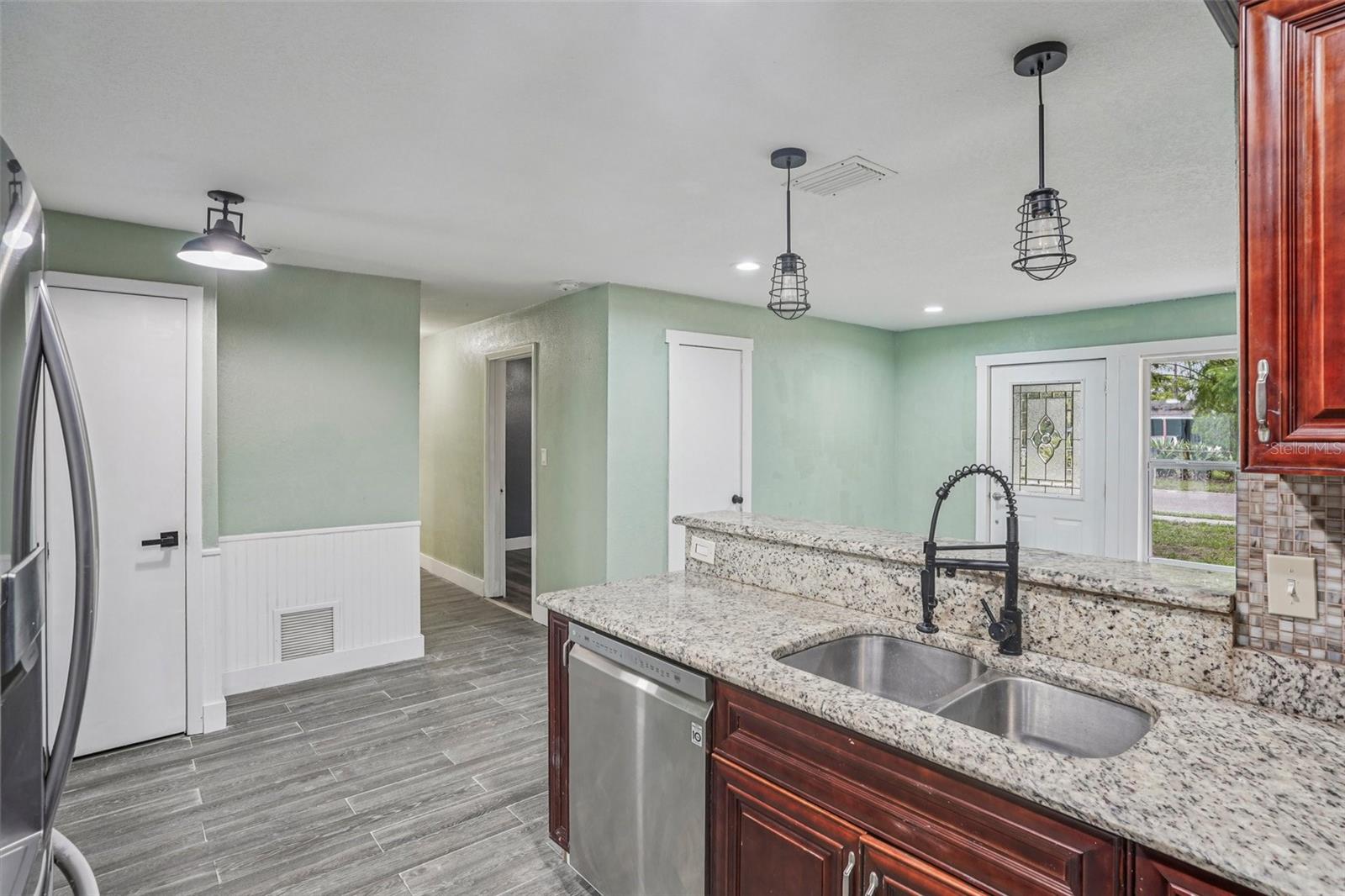 221 N DEVON AVE, WINTER SPRINGS, FL, 32708