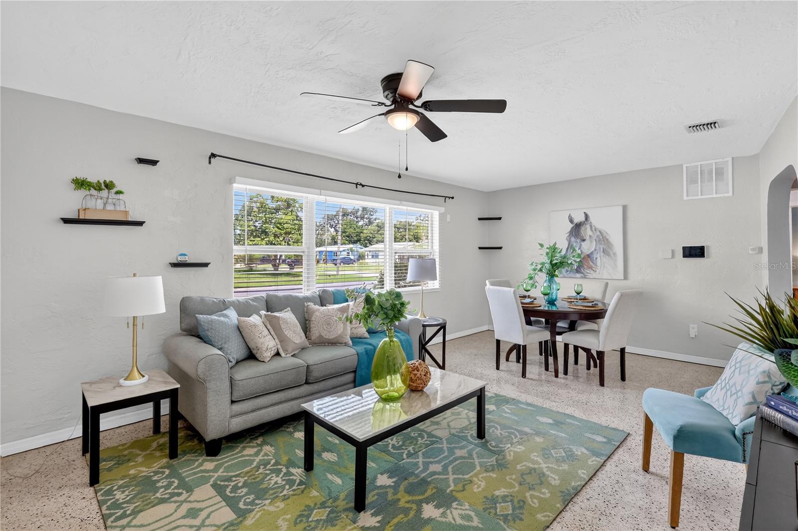 Living Room / Dining