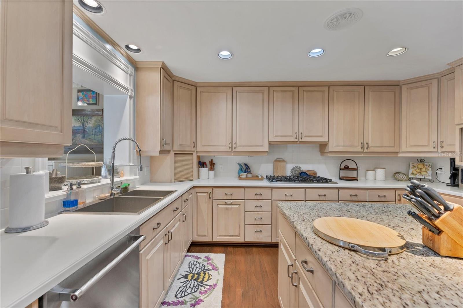 A4662753 Property Photo