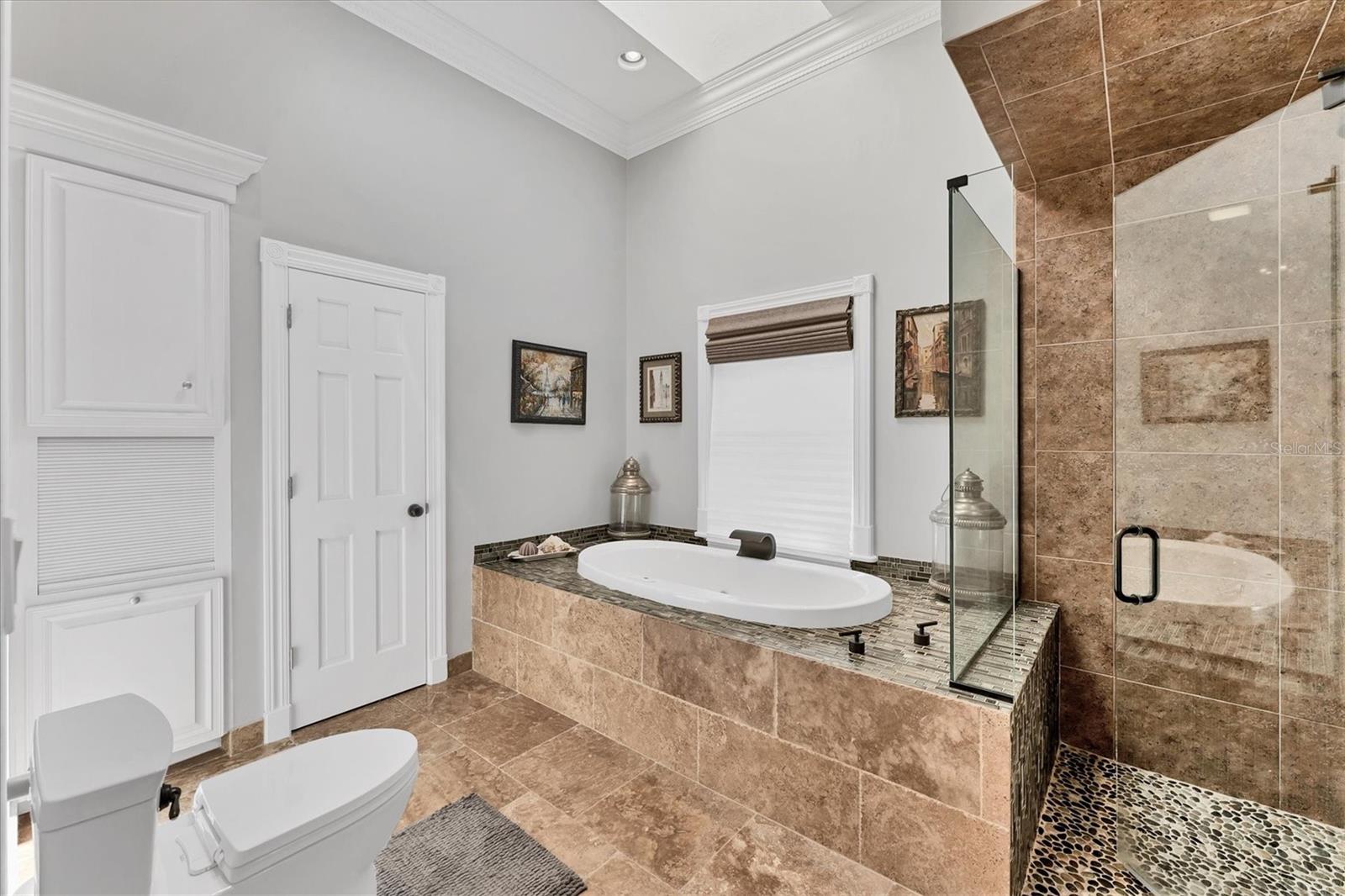 A4662753 Property Photo